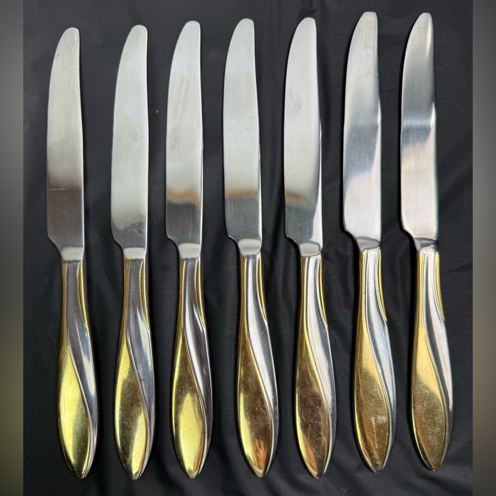 CAMBRIDGE Gold Tone and Stainless Swirl Flatware‎ Set of 7 Dinner Knives